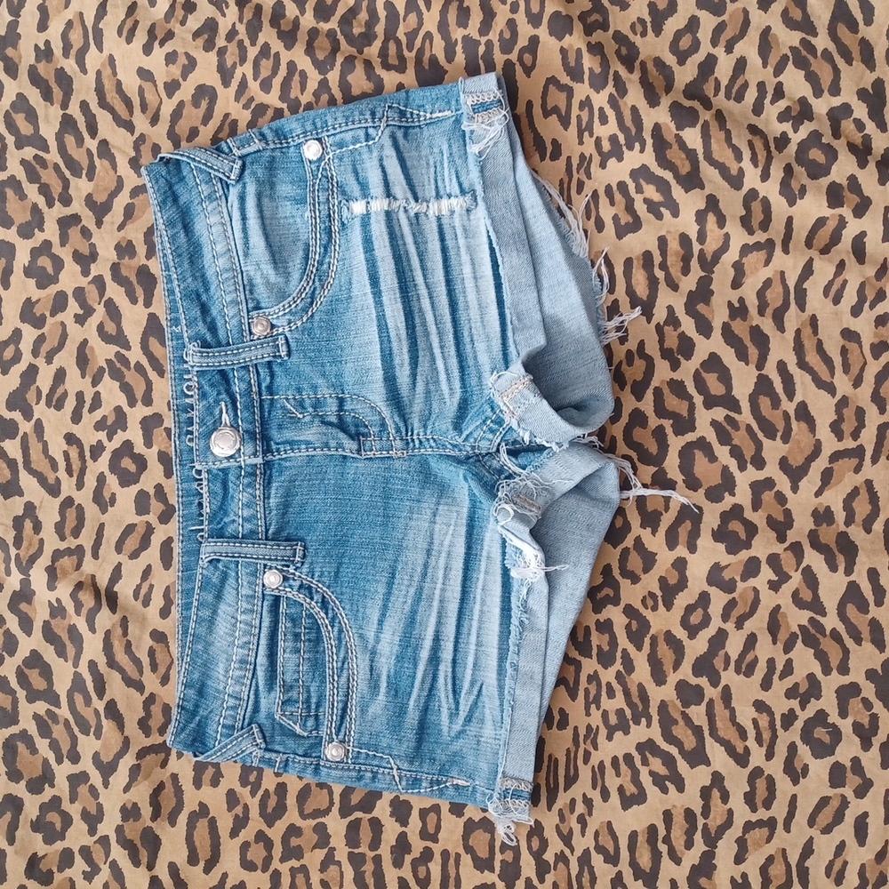Almost Famous size 3 Shorts